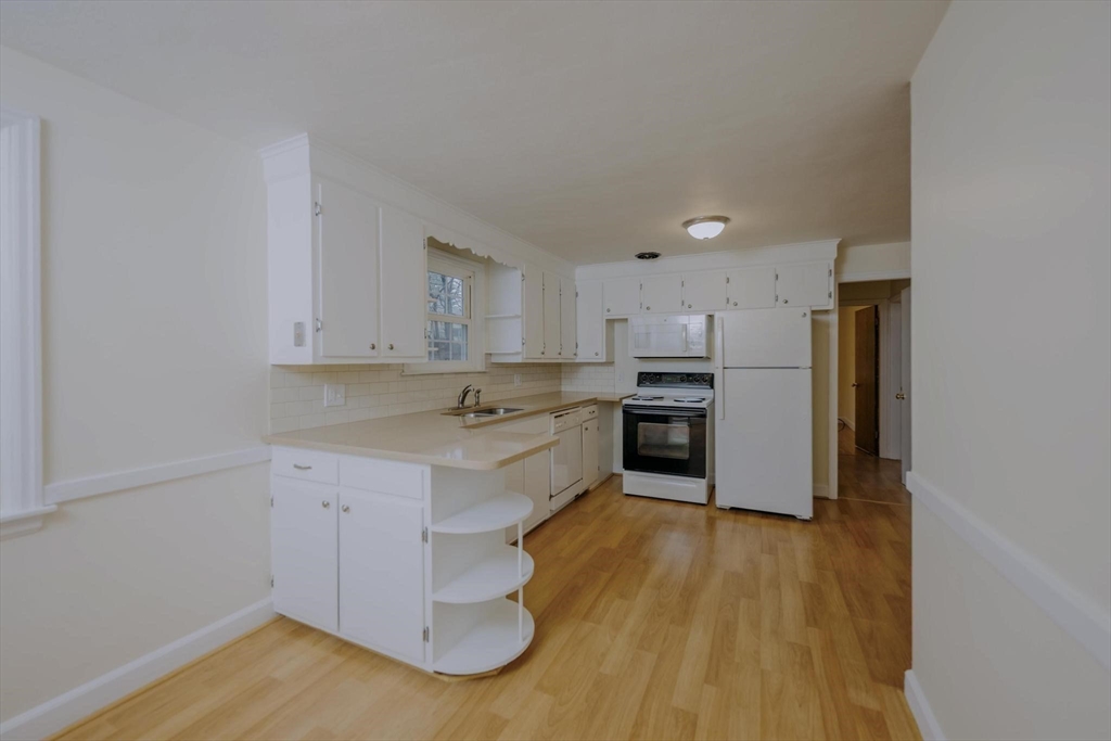 95 Fenimore Boulevard Springfield, MA 01108 - Photo 6 of 23 Gallery Image 6