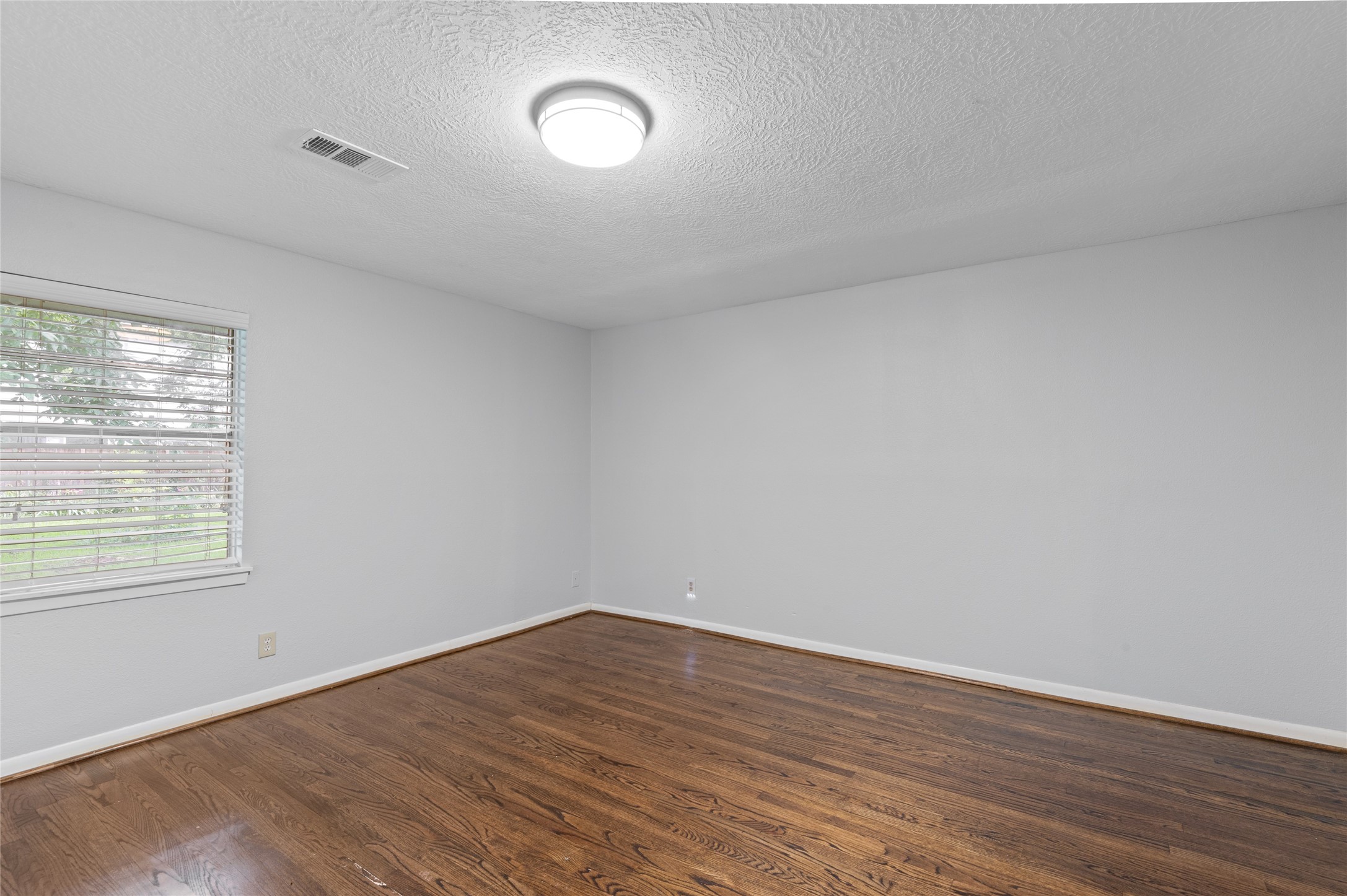 118 East Thornton Road Houston, TX 77022 - Photo 9 of 22