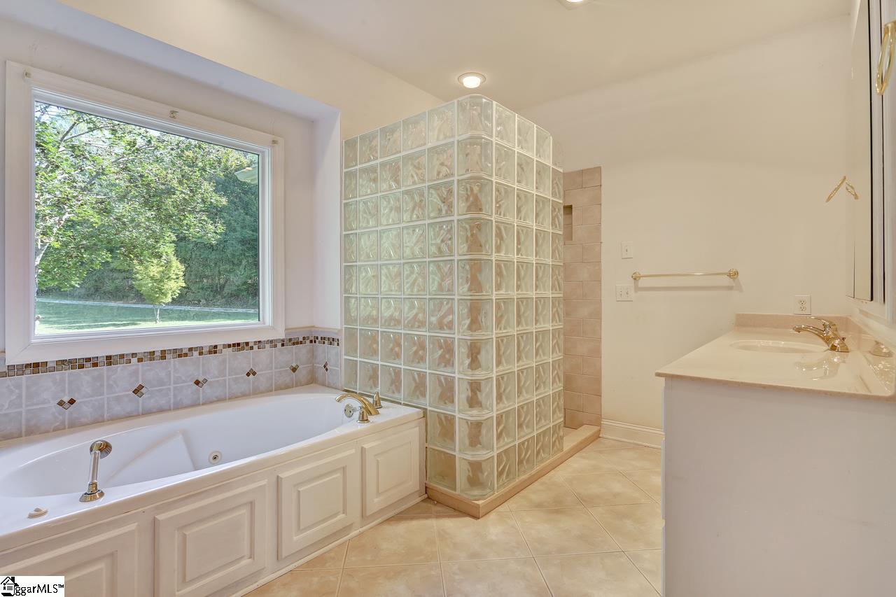 978 Holly Bush Road Easley, SC 29640 - Photo 14 of 31