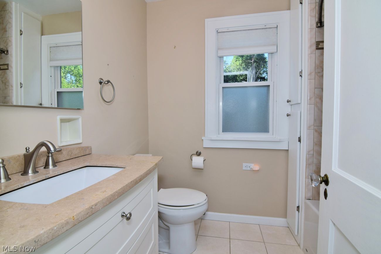 3356 Clarendon Road Cleveland Heights, OH 44118 - Photo 23 of 43 Updated Full Bath