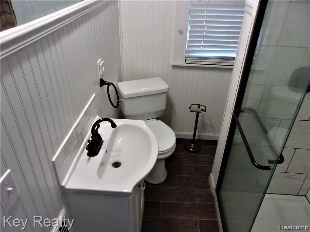 37016 Goddard Road Romulus, MI 48174 - Photo 20 of 23 240_2276 (2).JPG