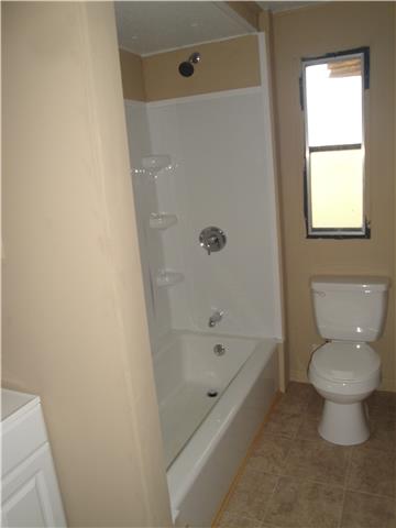 63 Jd Neil Road Tullahoma, TN 37388 - Photo 10 of 14 Main Full Bath