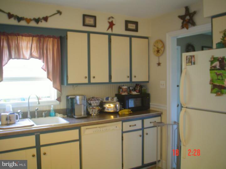 77 Quinton Alloway Road Salem, NJ 08079 - Photo 5 of 21 Kitchen