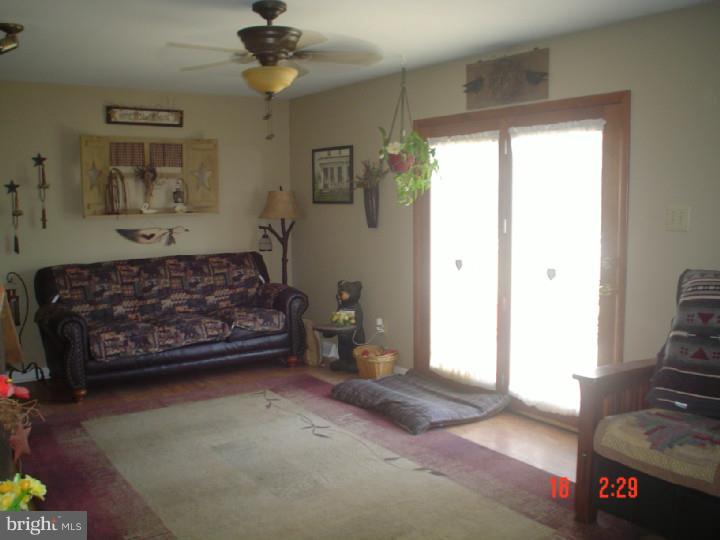 77 Quinton Alloway Road Salem, NJ 08079 - Photo 7 of 21 Family Room