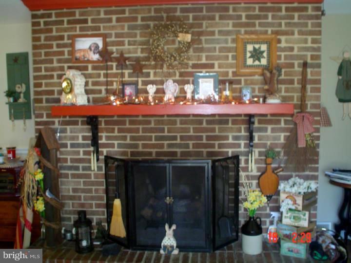 77 Quinton Alloway Road Salem, NJ 08079 - Photo 8 of 21 Fireplace