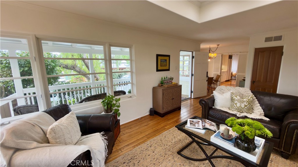 Bright & light living room