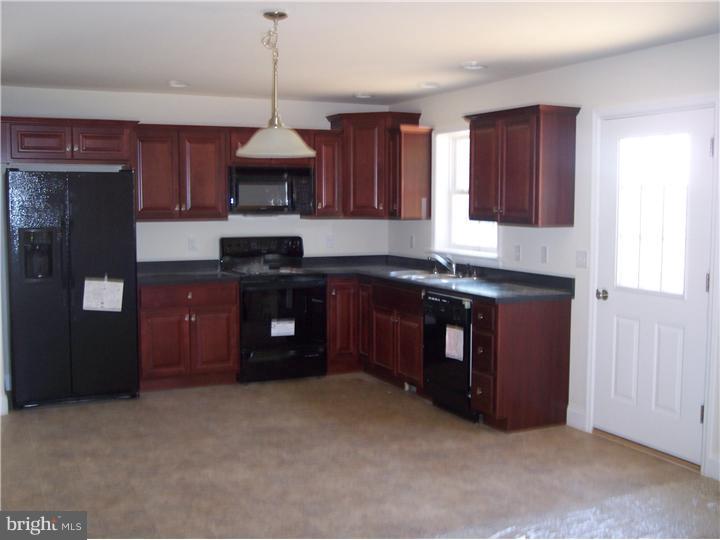 161 Waterway Road Oxford, PA 19363 - Photo 2 of 8 Kitchen