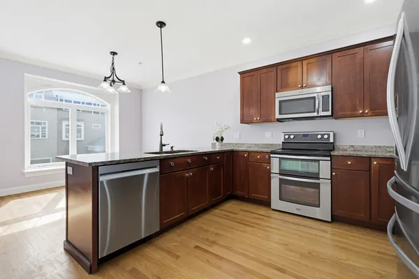 $549,000 | 107 Riverwalk Way, Manchester, NH 03101