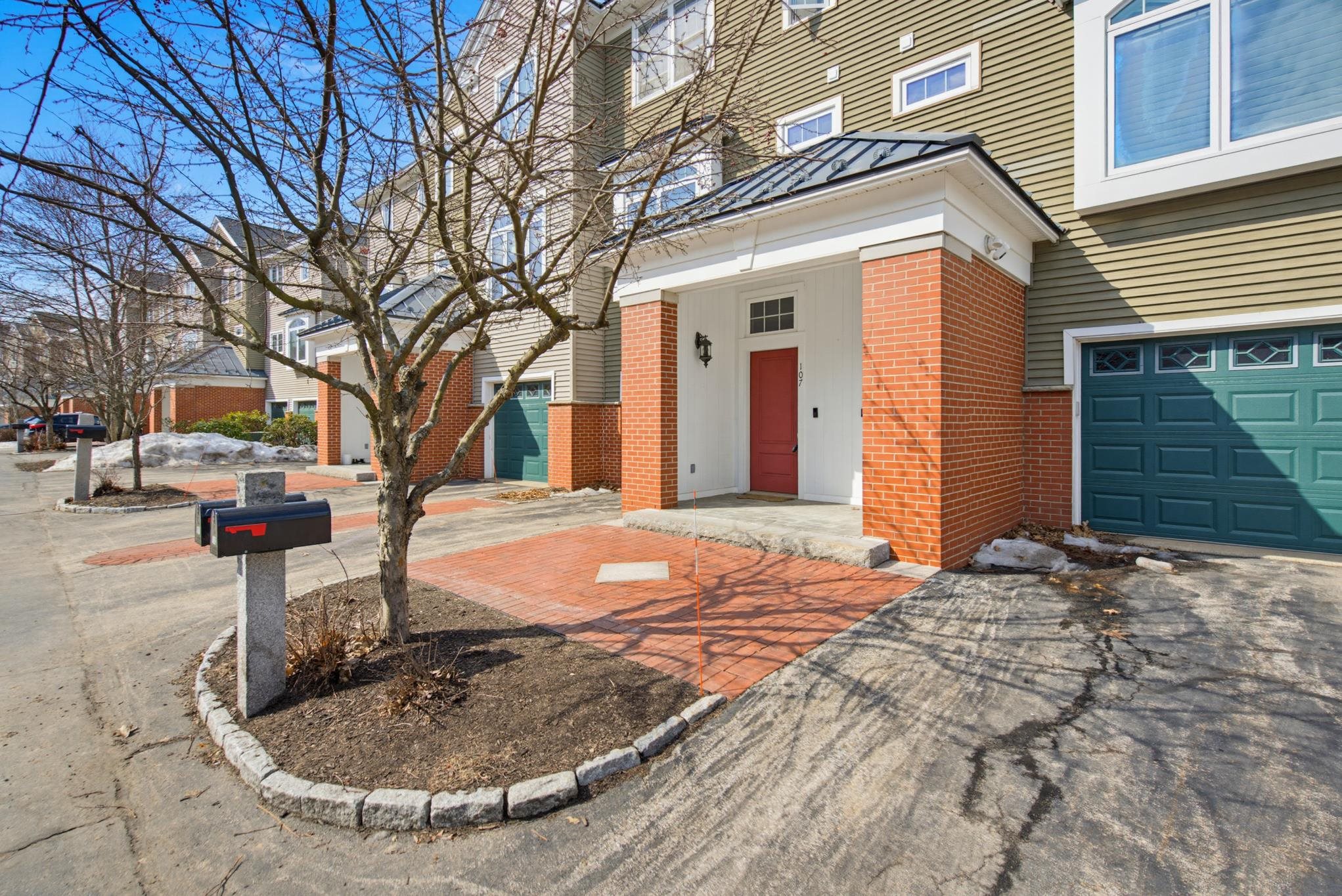 107 Riverwalk Way Manchester, NH 03101 - Photo 2 of 42