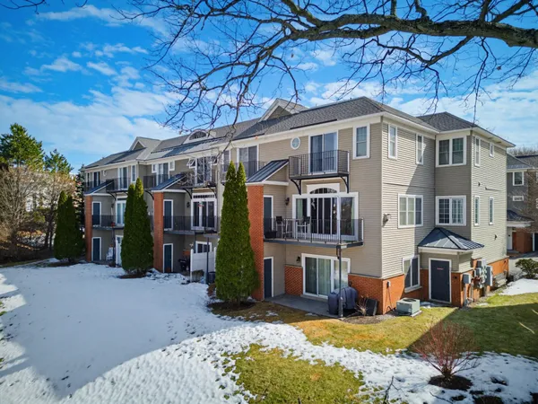 $549,000 | 107 Riverwalk Way, Manchester, NH 03101