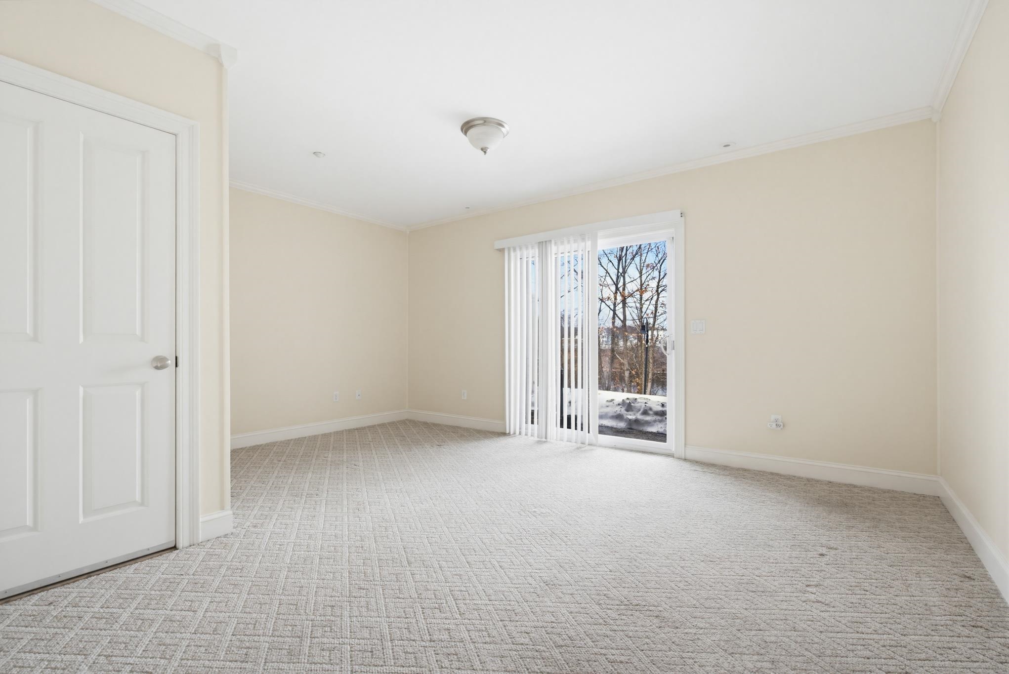 107 Riverwalk Way Manchester, NH 03101 - Photo 6 of 42