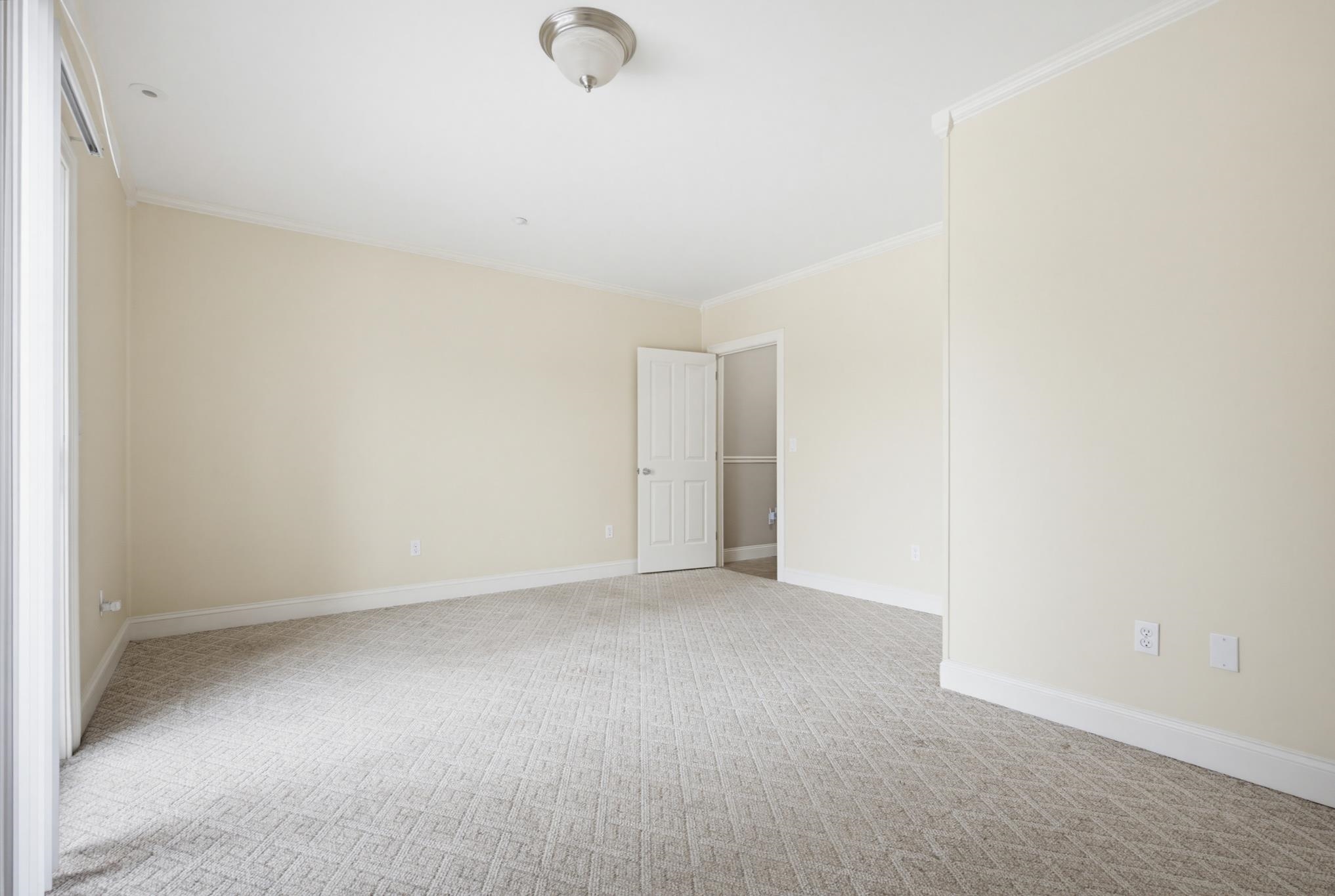 107 Riverwalk Way Manchester, NH 03101 - Photo 7 of 42
