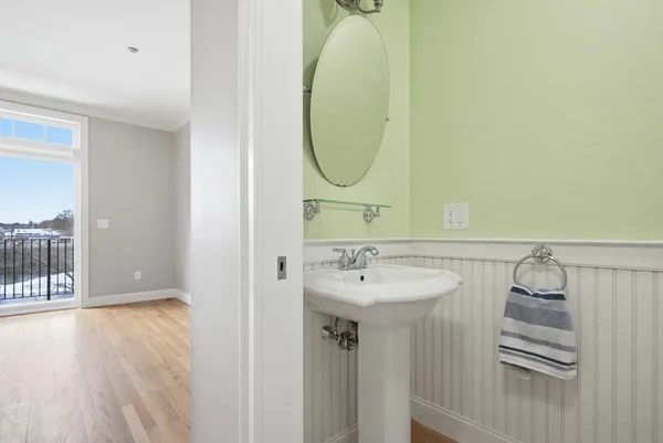 $549,000 | 107 Riverwalk Way, Manchester, NH 03101