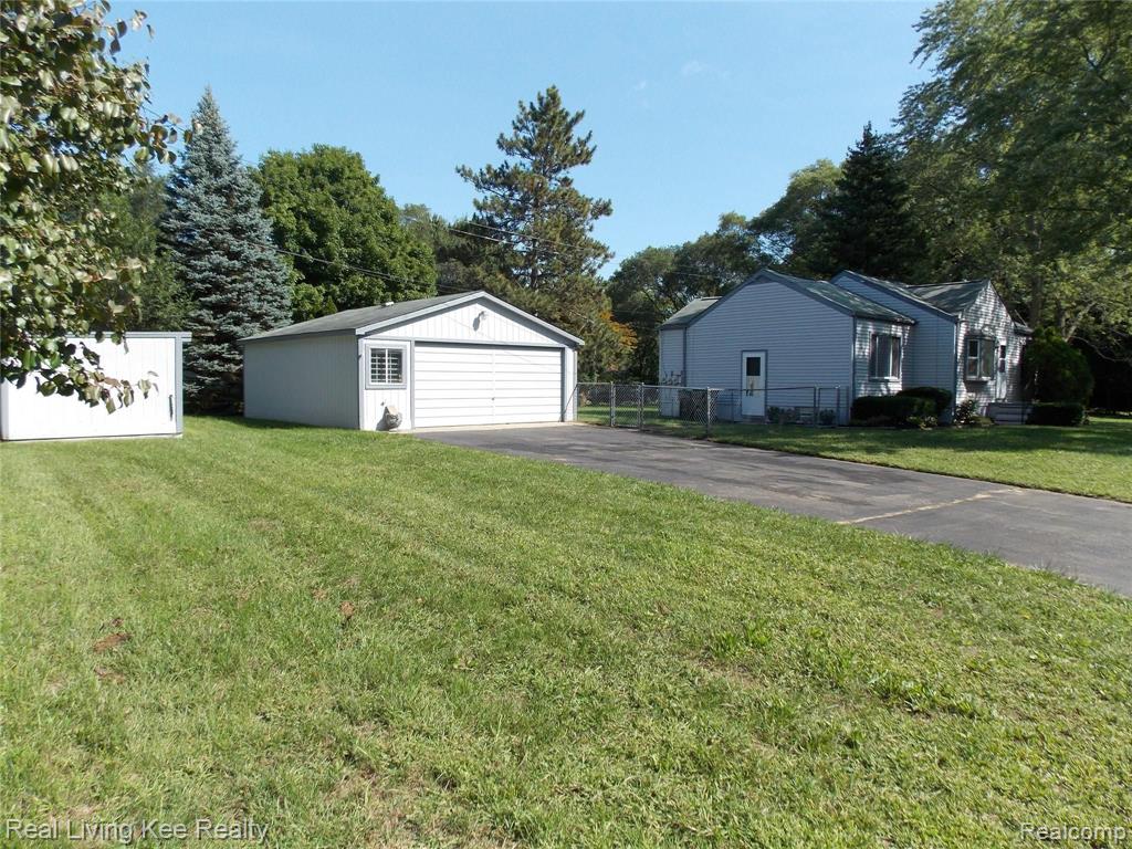1857 Dawes Avenue Rochester Hills, MI 48307 - Photo 3 of 27