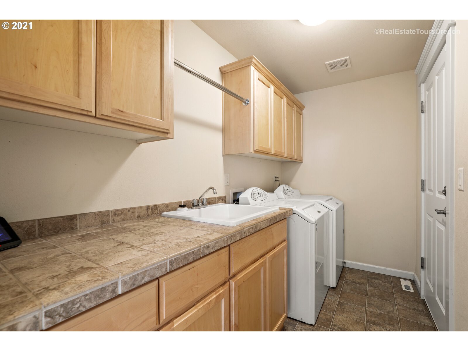 11700 Partlow Road Oregon City, OR 97045 - Photo 25 of 32 Gallery Image 25
