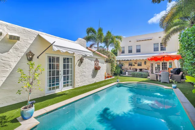 a view of an house with backyard space and swimming pool