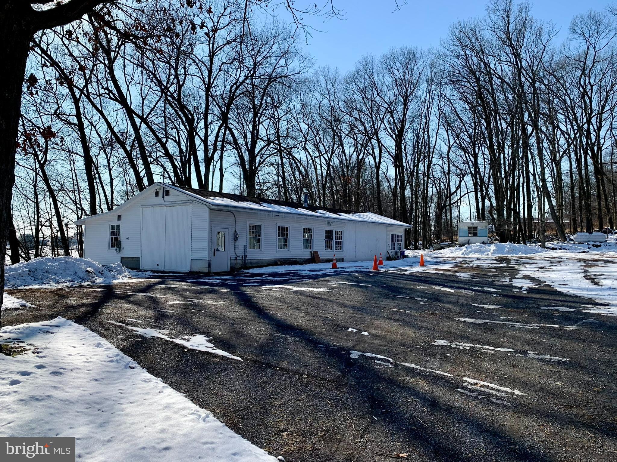 441 Pine Road Hamburg, PA 19526 - Photo 4 of 38 Parts Shop/Office
Blue & White Mobile Home Stays