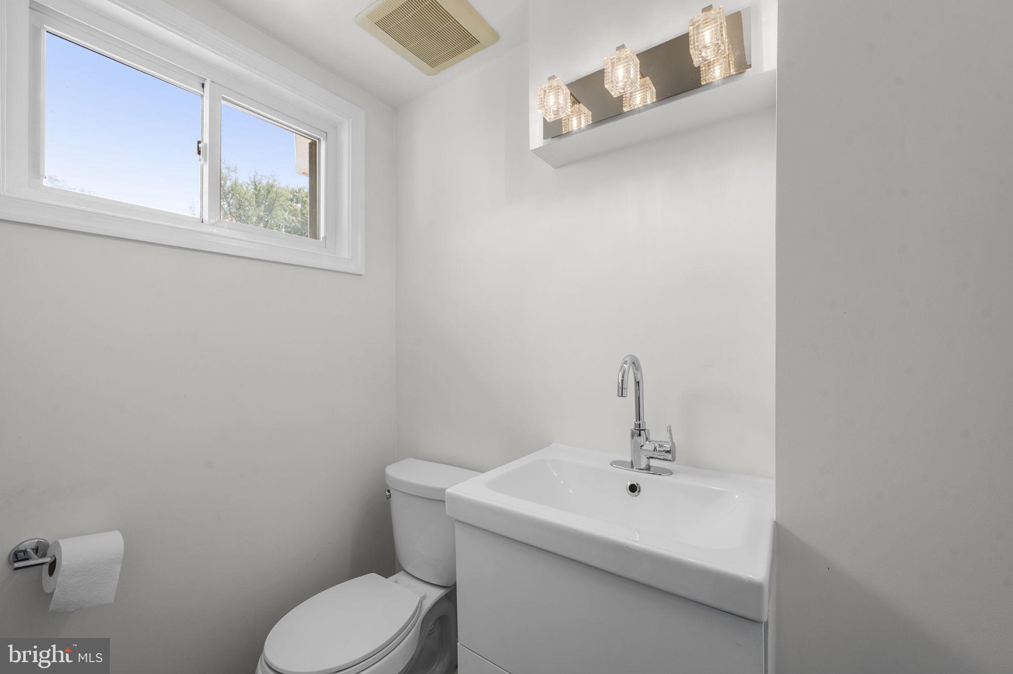 4216 Sideburn Road Fairfax, VA 22030 - Photo 24 of 47 Full Bathroom #1