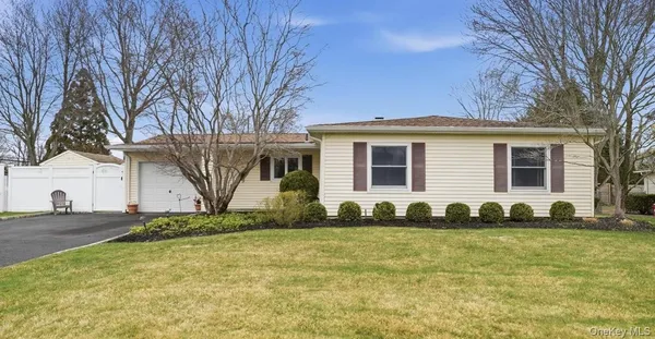 $650,000 | 19 All Points Terrace, Holbrook, NY 11741