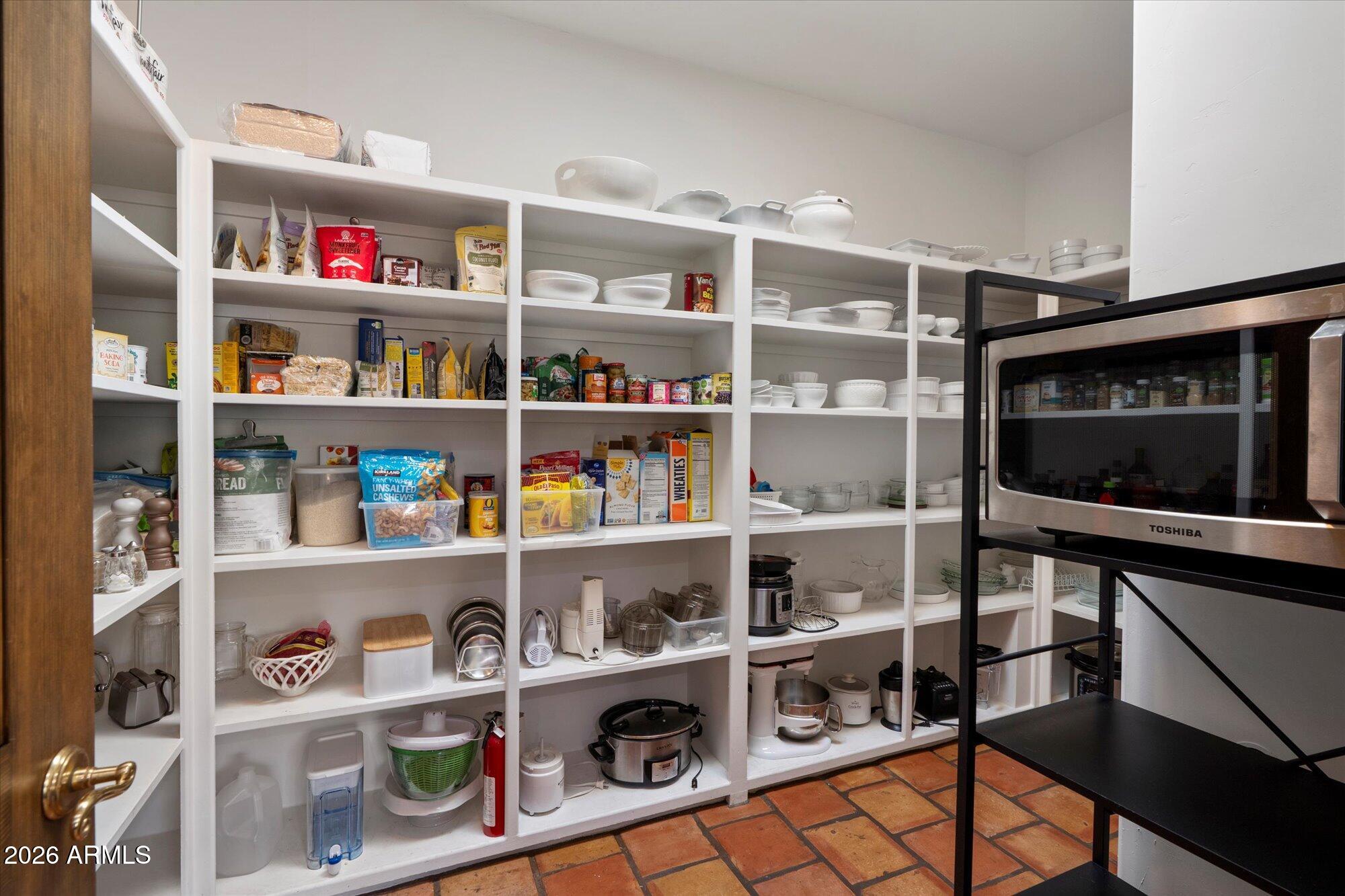 34815 North Arroyo Road Carefree, AZ 85377 - Photo 25 of 60 25-Pantry