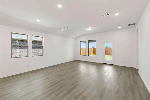 $389,300 | 757 Waterhouse Lk Drive, Anna, TX 75409