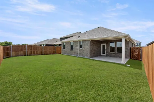 $389,300 | 757 Waterhouse Lk Drive, Anna, TX 75409