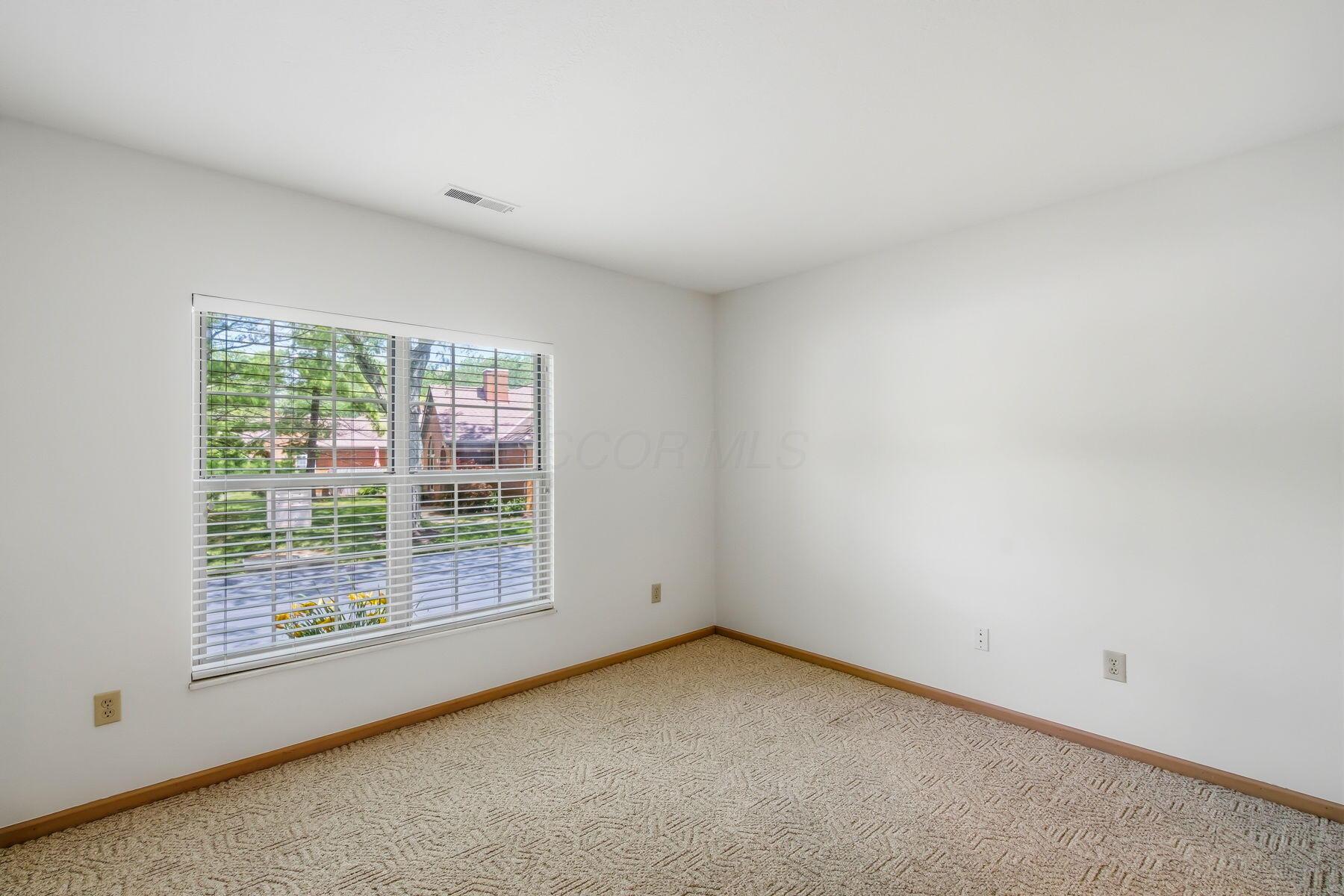 5831 Locbury Lane, Unit R Dublin, OH 43016 - Photo 26 of 35