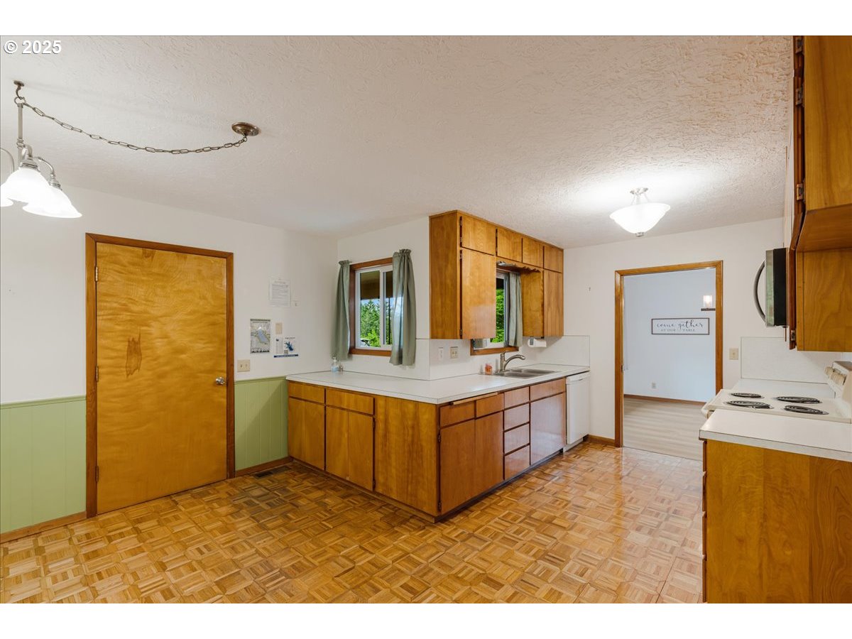 50519 Southwest Scoggins Valley Road Gaston, OR 97119 - Photo 17 of 45 Gallery Image 17