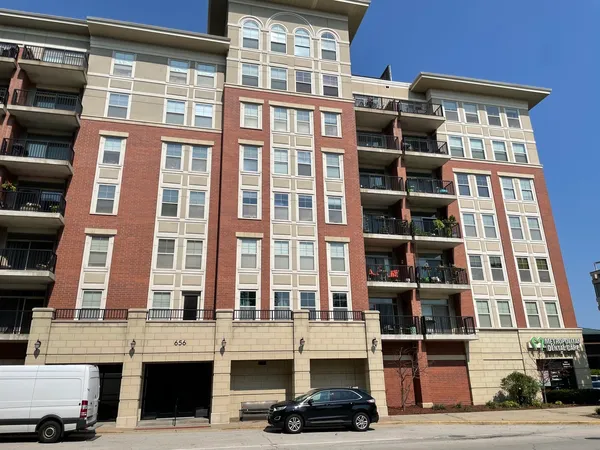 $2,800 | 656 Pearson Street, Unit 701C, Des Plaines, IL 60016
