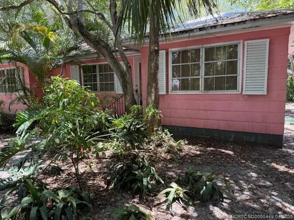 $439,900 | 713 Southwest Bryant Avenue, Stuart, FL 34994