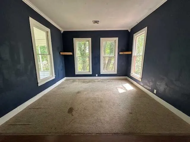 a view of empty room with window
