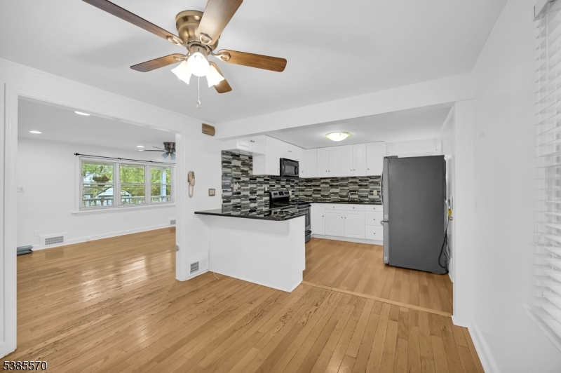 3 Country Club Road Livingston, NJ 07039 - Photo 11 of 34