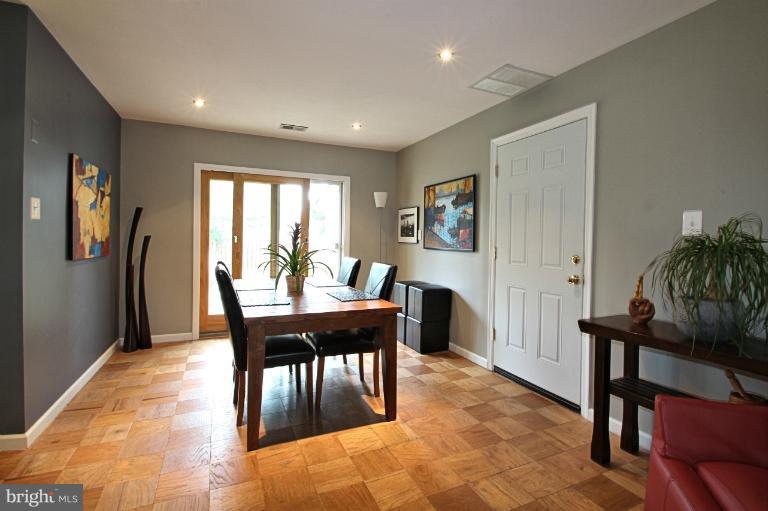 4009 Braddock Road Alexandria, VA 22312 - Photo 20 of 22 Dining Room