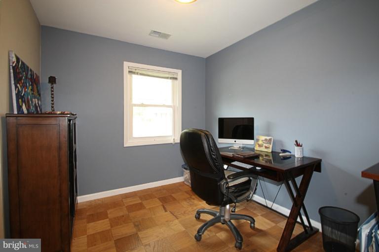 4009 Braddock Road Alexandria, VA 22312 - Photo 8 of 22 Bedroom
