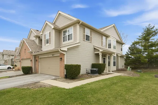 $375,000 | 2021 Cypress Court, Glendale Heights, IL 60139