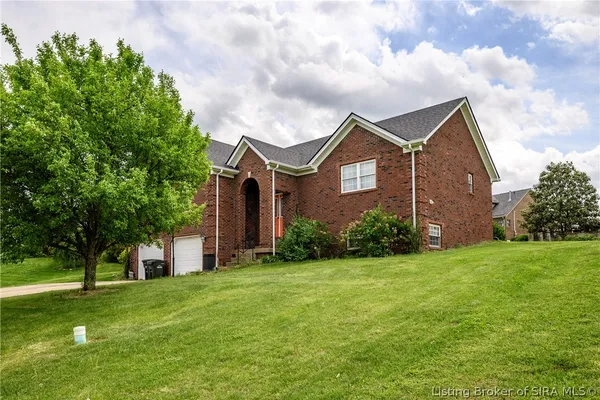 $375,000 | 3114 Heritage Heights Way, Jeffersonville, IN 47130