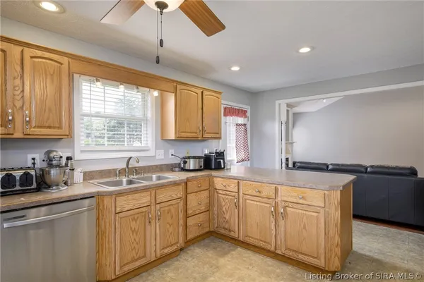 $375,000 | 3114 Heritage Heights Way, Jeffersonville, IN 47130