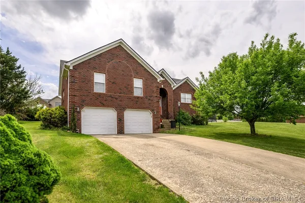 $375,000 | 3114 Heritage Heights Way, Jeffersonville, IN 47130
