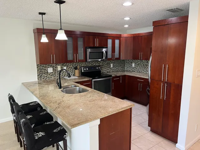 $2,400 | 1190 Imperial Lake Road, West Palm Beach, FL 33413