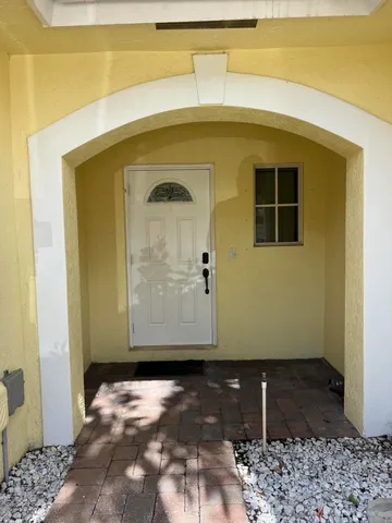 $2,400 | 1190 Imperial Lake Road, West Palm Beach, FL 33413