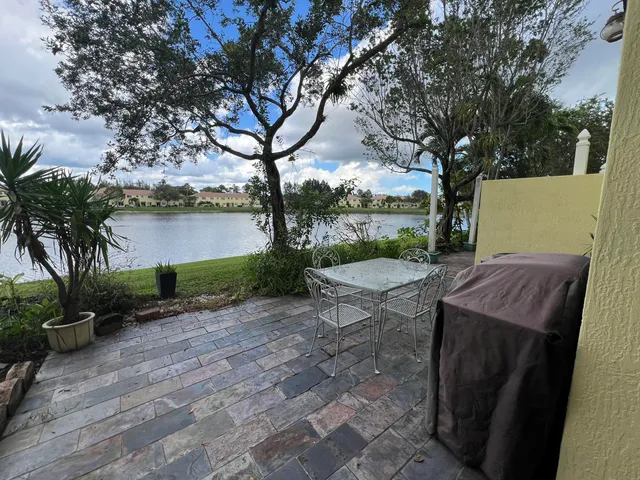 $2,400 | 1190 Imperial Lake Road, West Palm Beach, FL 33413