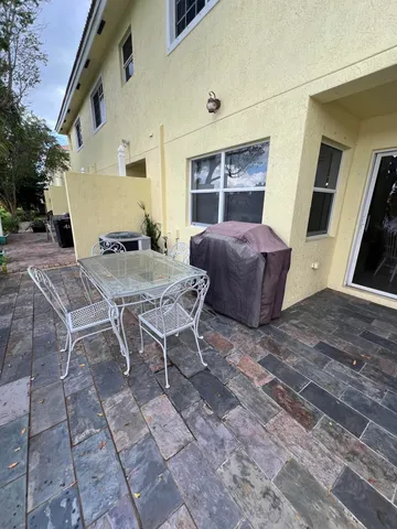 $2,400 | 1190 Imperial Lake Road, West Palm Beach, FL 33413