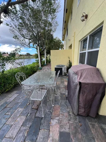 $2,400 | 1190 Imperial Lake Road, West Palm Beach, FL 33413