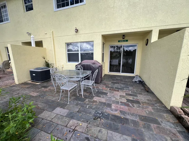 $2,400 | 1190 Imperial Lake Road, West Palm Beach, FL 33413