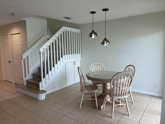 $2,400 | 1190 Imperial Lake Road, West Palm Beach, FL 33413