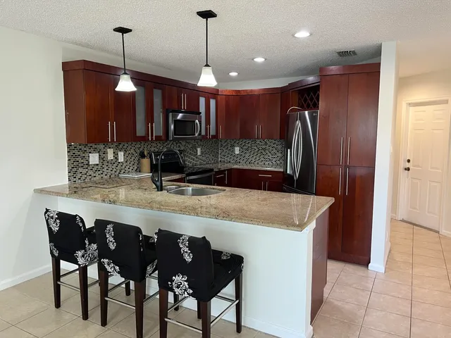 $2,400 | 1190 Imperial Lake Road, West Palm Beach, FL 33413