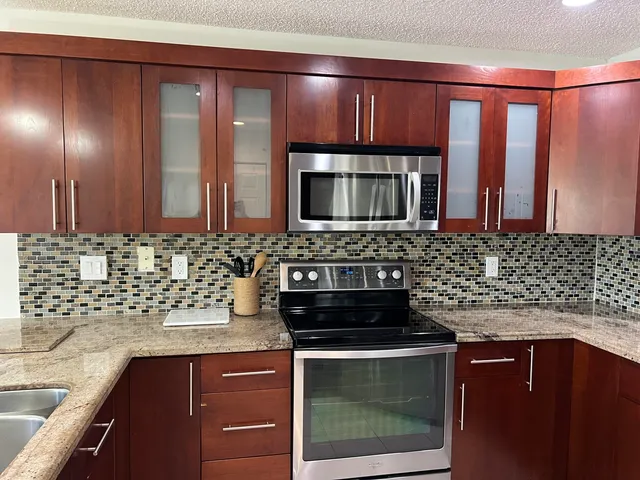 $2,400 | 1190 Imperial Lake Road, West Palm Beach, FL 33413