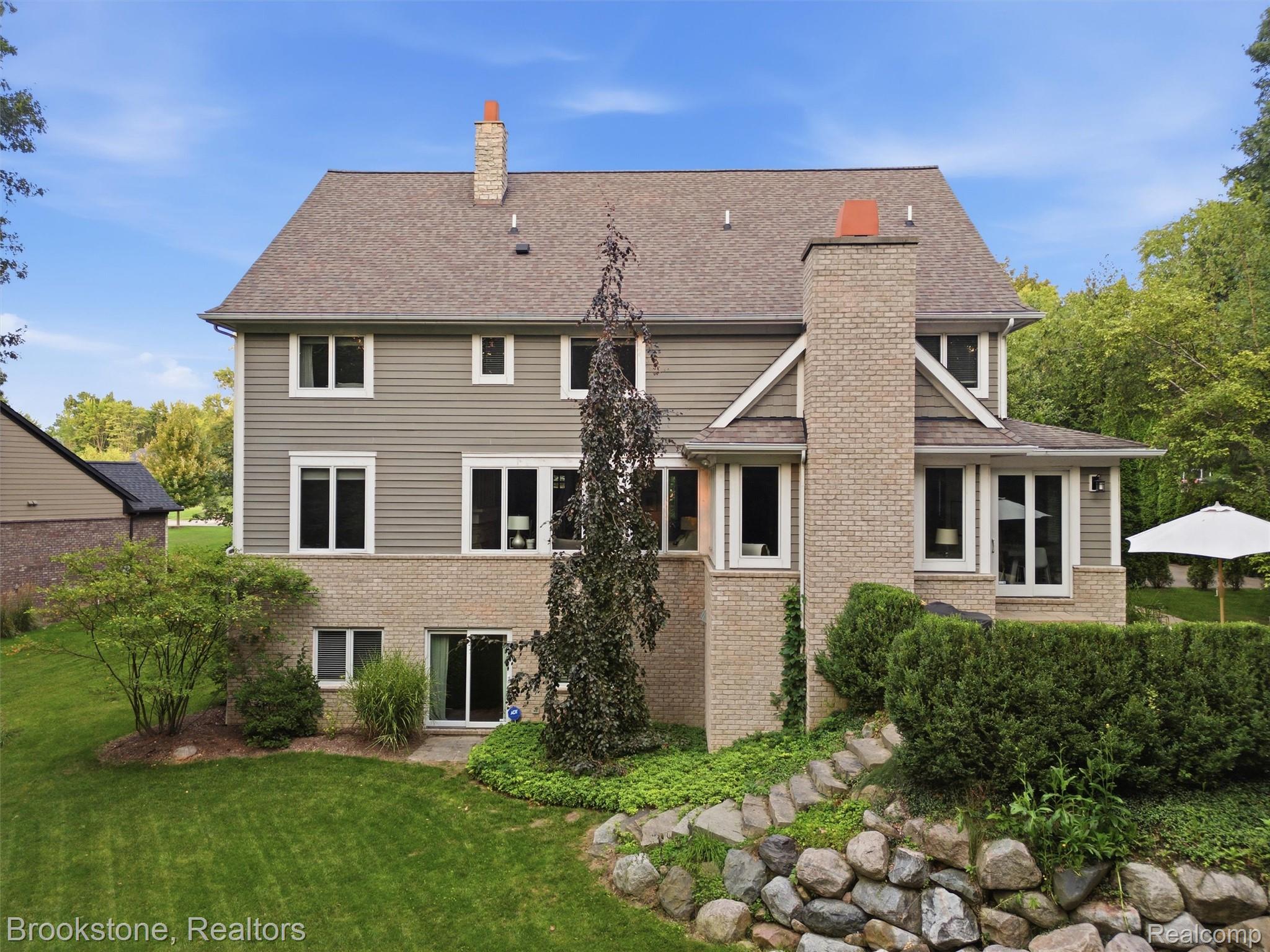 7655 Maple Ridge Court Clarkston, MI 48346 - Photo 48 of 64 019-DJI_0252.jpg