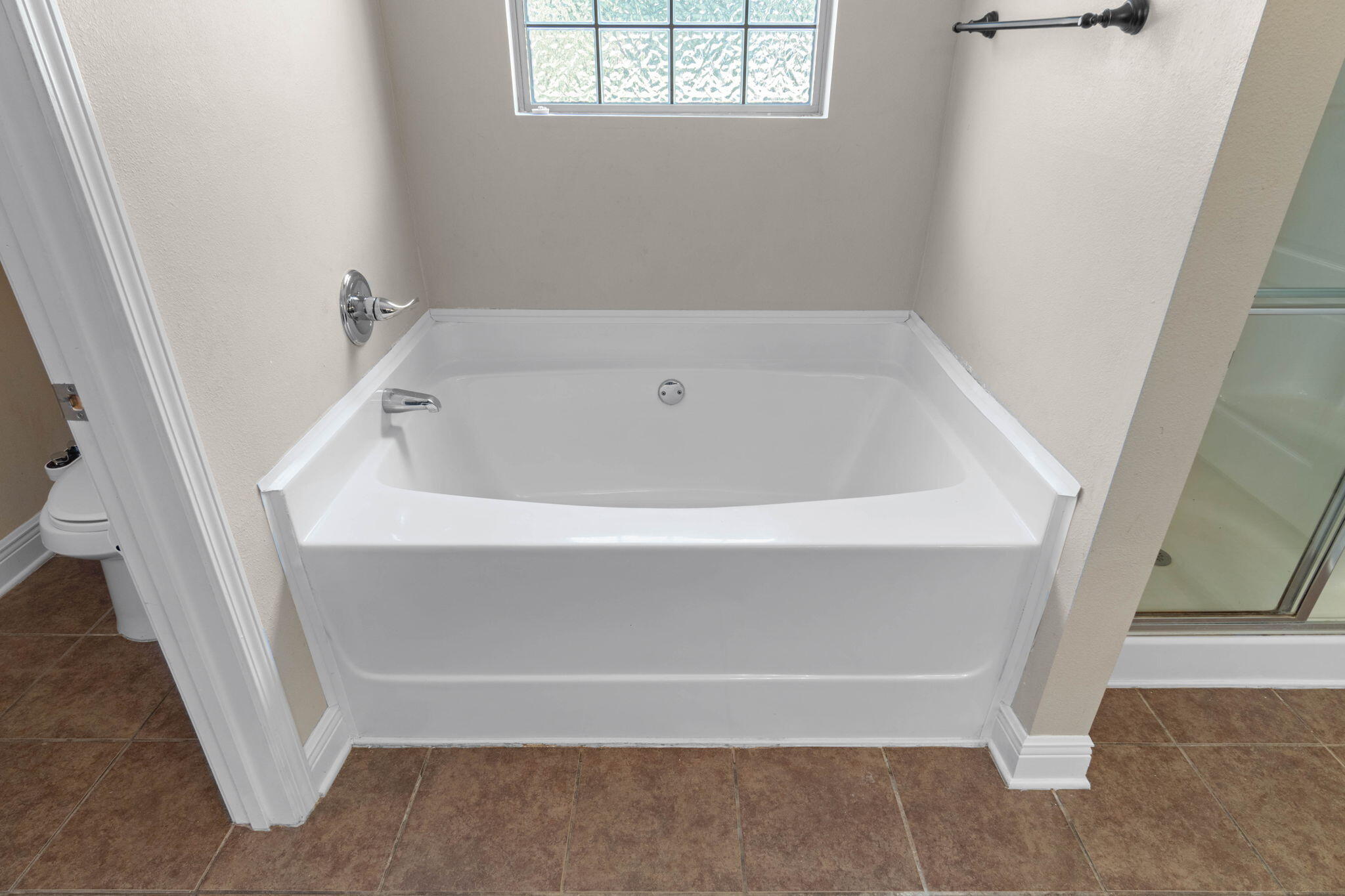 5609 Price Plantation Road Baker, FL 32531 - Photo 28 of 49 a bathroom with bathtub and window