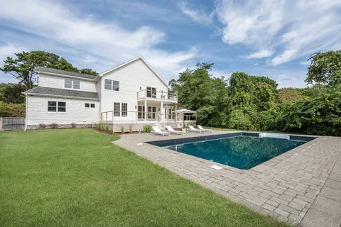 $3,250,000 | 286 Montauk Highway, Southampton, NY 11968